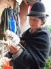 Femme Saraguro filant la laine.JPG